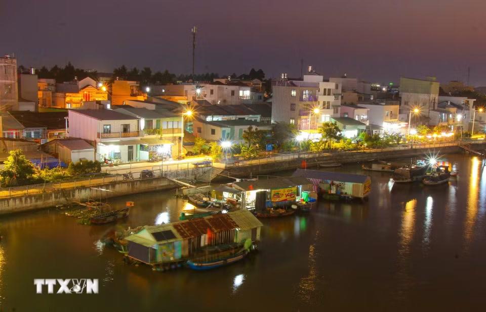 Chợ nổi Cái Răng đang là một phần ký ức văn hóa của vùng sông nước. (Ảnh: Duy Khương/TTXVN)