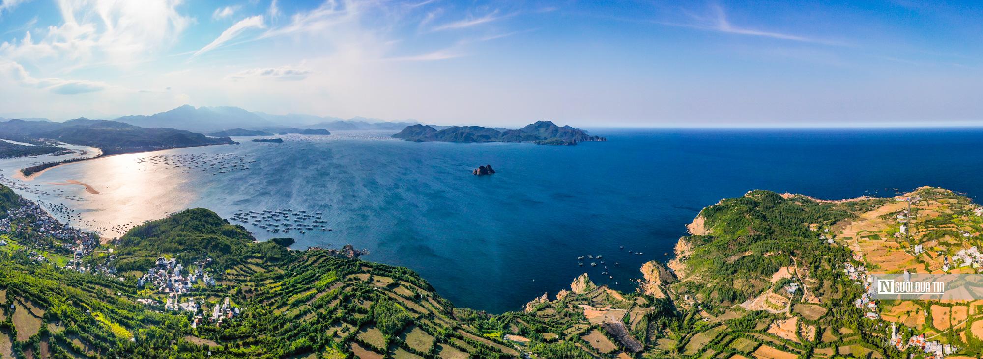 Đồi Cổ Thạch cũng được đánh giá cao về địa chất. Đoàn khảo sát Công viên địa chất Phú Yên đã ghi nhận tính độc đáo, nguyên sơ gắn với không gian văn hóa bản địa của khu vực này, qua đó bổ sung Đồi Cổ Thạch vào hồ sơ Công viên địa chất Phú Yên, là điểm nhấn tiềm năng trong lộ trình xây dựng và hoàn thiện hồ sơ trình UNESCO.