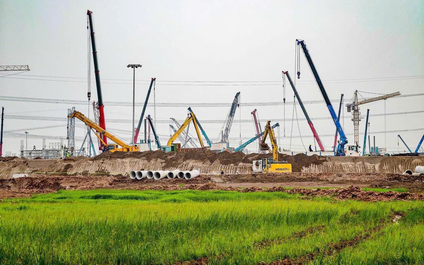  Theo quy hoạch, Khu đô thị thể thao quốc tế Hà Nội có khoảng 80% là nhà thấp tầng nhằm giữ mật độ xanh, tích hợp sân vận động 135.000 chỗ, làng vận động viên, đại lộ thể thao và các phân khu TOD kết nối metro.