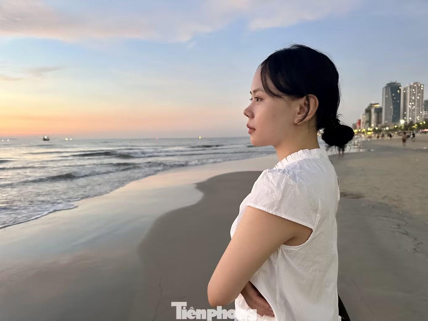  Không khí dễ chịu, bình yên lúc mặt trời mọc giúp người trẻ giải tỏa áp lực và sạc lại năng lượng để bắt đầu ngày mới. Ảnh: Khánh Đoan 