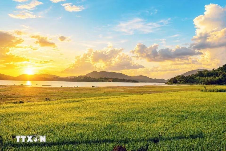 Cảnh sắc hồ Lắk (Đắk Lắk). (Ảnh: Kha Phạm/TTXVN)
