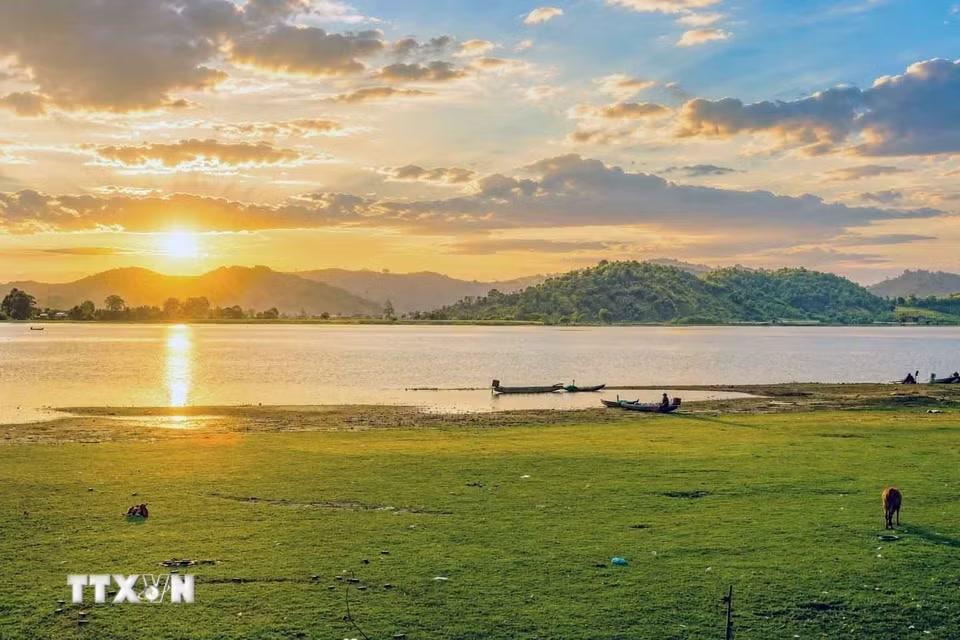Cảnh sắc hồ Lắk (Đắk Lắk). (Ảnh: Kha Phạm/TTXVN)
