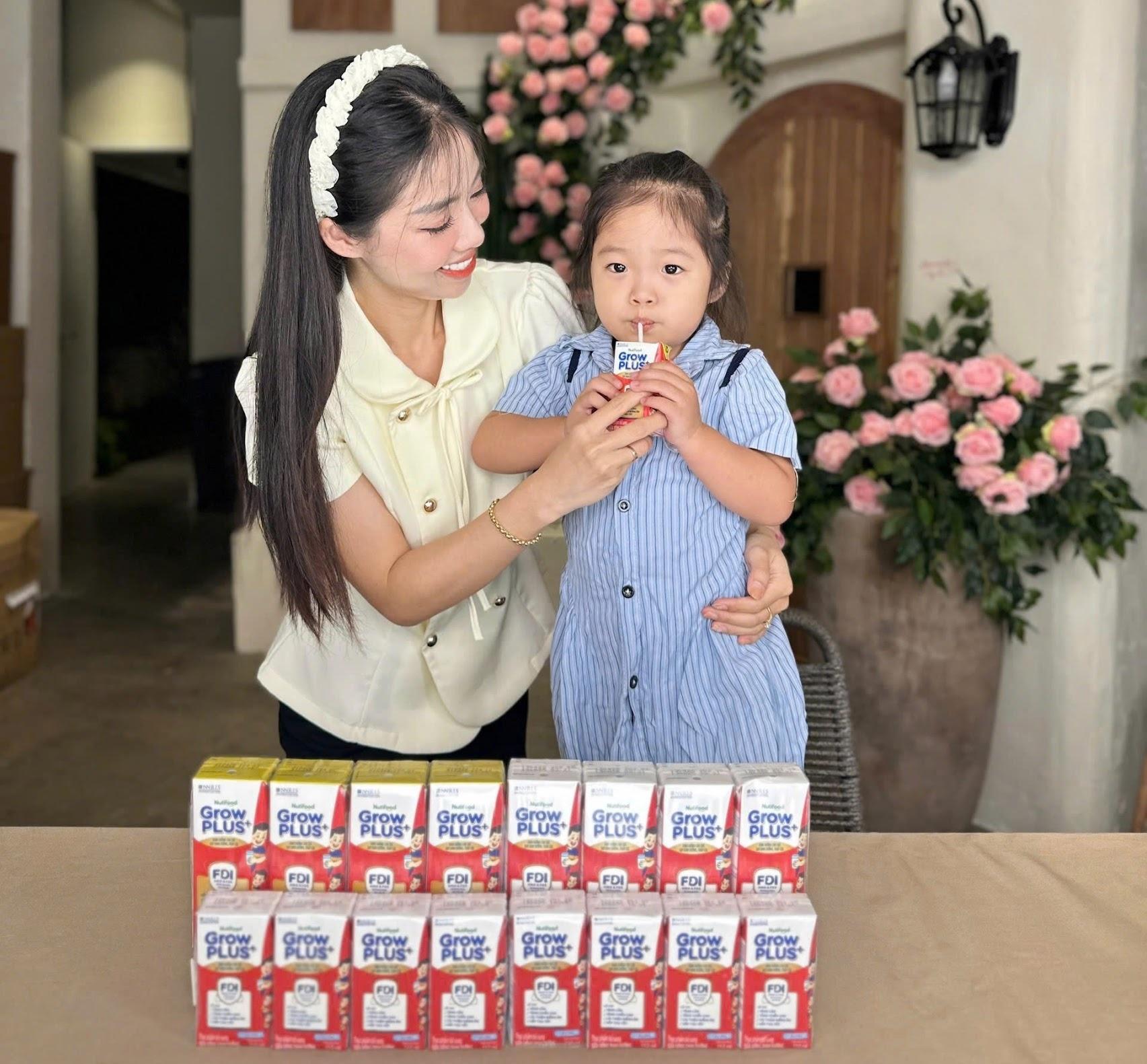  Nhiều phụ huynh nghiên cứu kỹ trước khi mua sản phẩm dinh dưỡng cho con. 