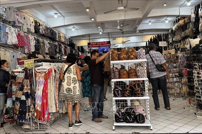 Một cửa hàng bán đồ lưu niệm trên phố Malioboro.