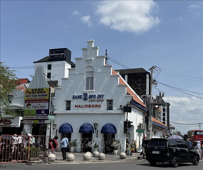 Tòa nhà cổ mang kiến trúc Hà Lan tại Malioboro hiện vẫn được sử dụng.