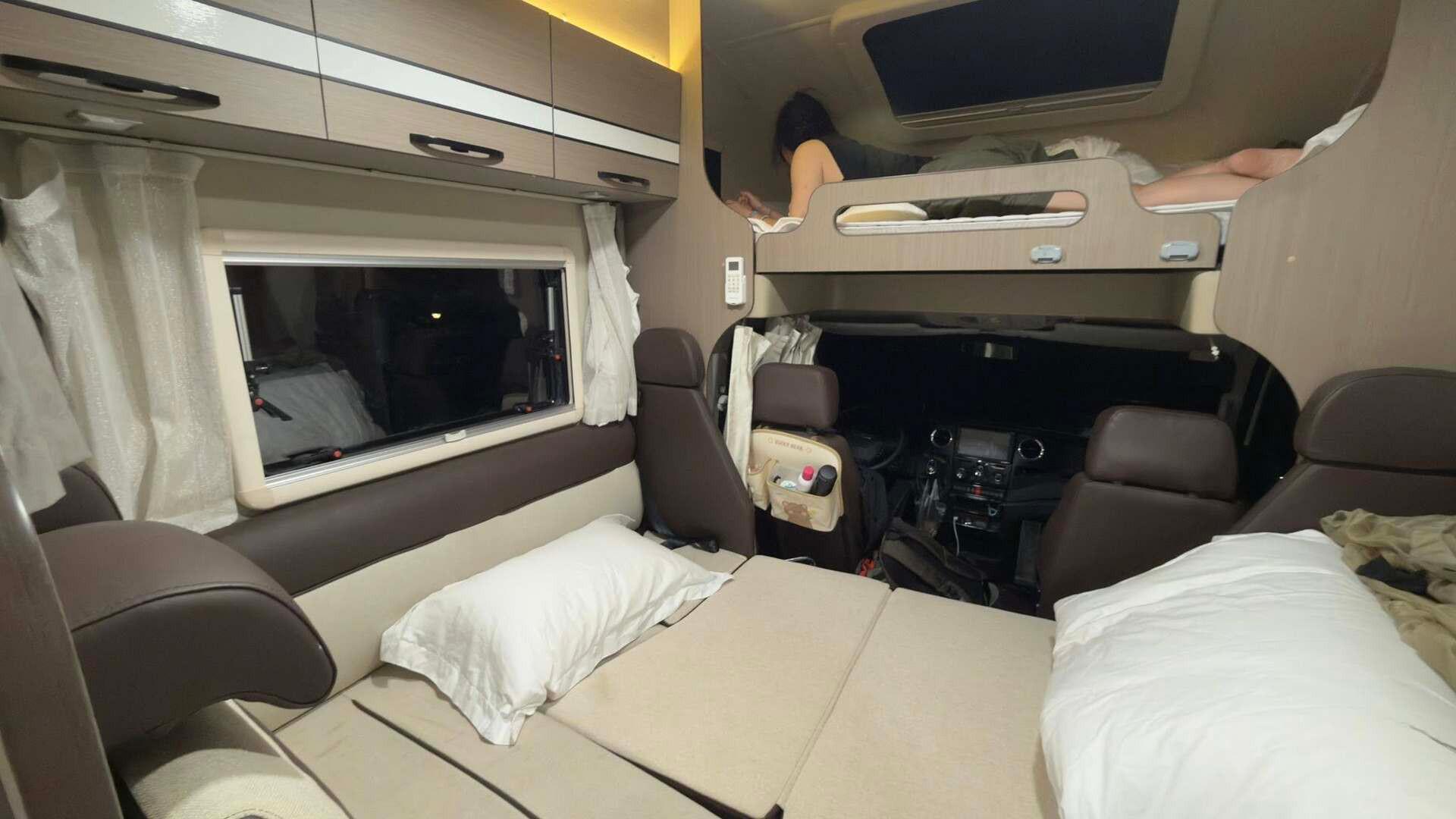 Bên trong chiếc xe "nhà di động"