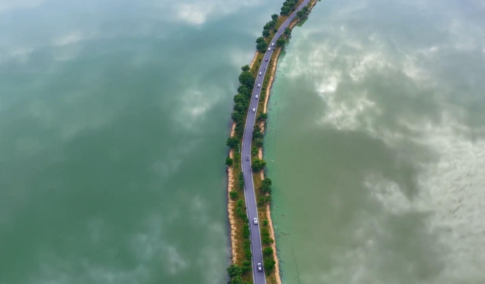Hồ Pingtian nhìn từ trên cao. Ảnh: Xinhua