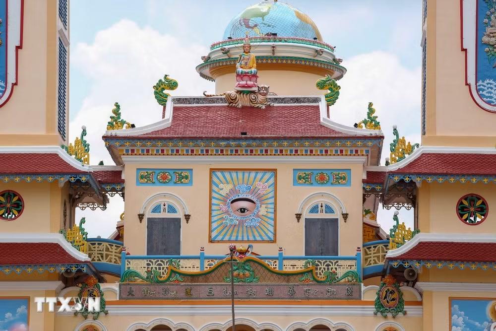 Hình ảnh Thiên Nhãn là biểu tượng tượng trưng cho Đức Chí Tôn của Tòa Thánh Cao Đài Tây Ninh. (Ảnh: Giang Phương/TTXVN)