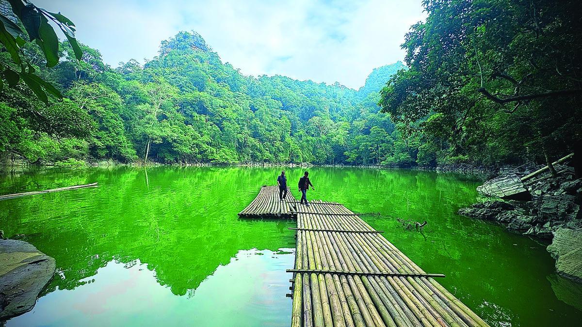 Vẻ đẹp Ao Tiên. 