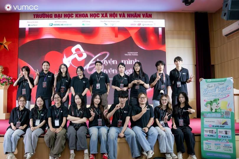  Hoàng Hà Mobile thường xuyên tài trợ cho câu lạc bộ tại đại học. 