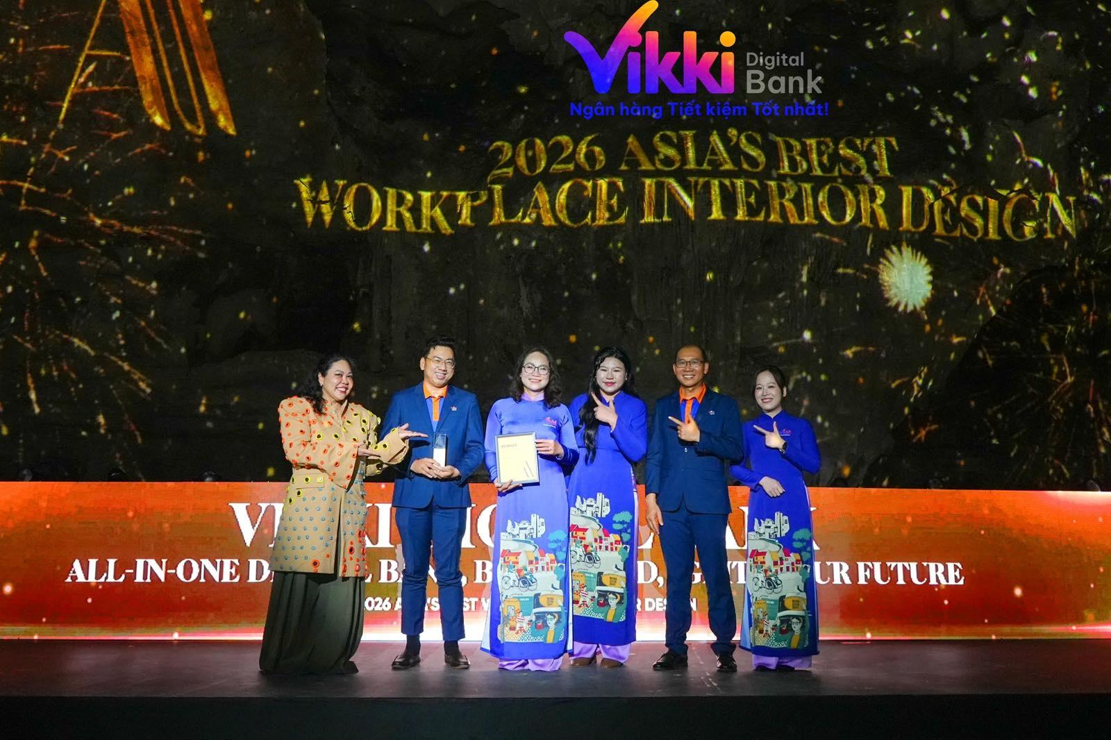  Bà Phan Thị Trâm Anh - Phó tổng giám đốc Vikki Digital Bank - nhận giải “Asia’s Best Workplace Interior Design”. 