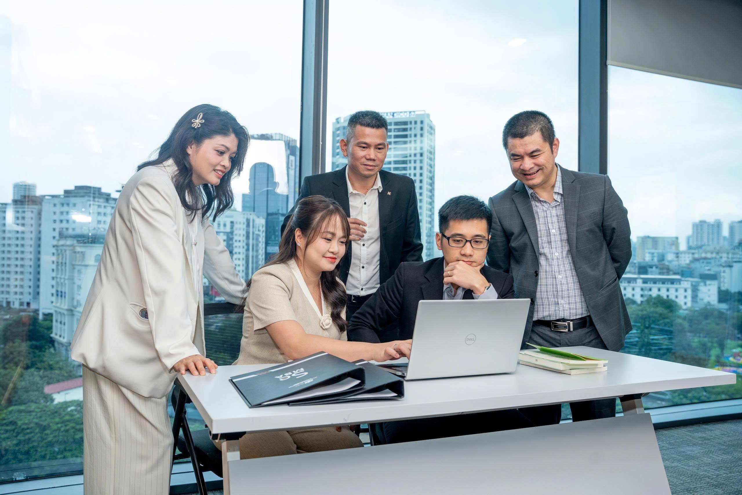  Dữ liệu, con người và năng lực quản trị là những yếu tố quyết định thành công của quá trình chuyển đổi. 