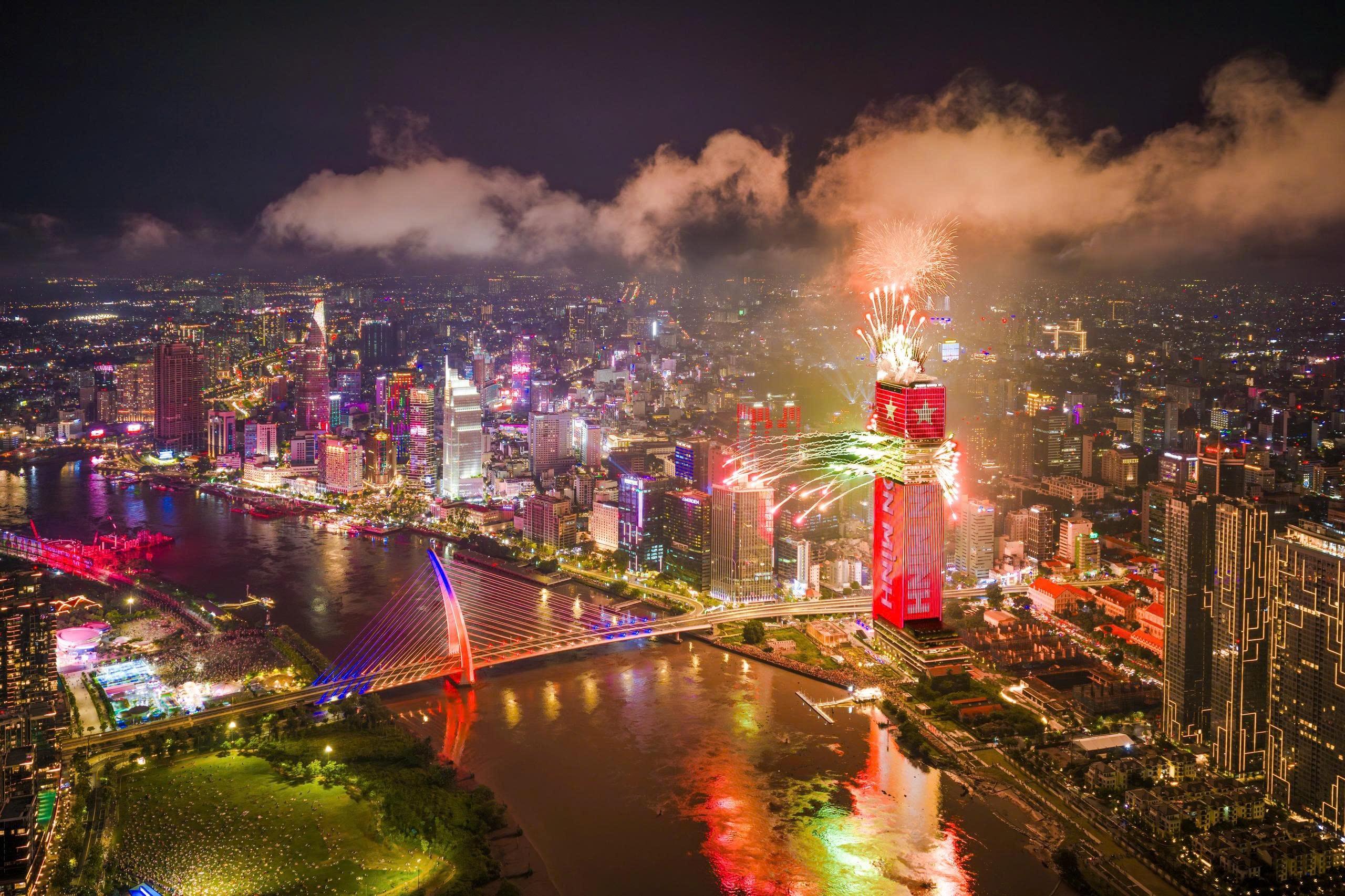 Saigon Marina IFC tự hào tỏa sáng lung linh giữa đường chân trời thành phố.