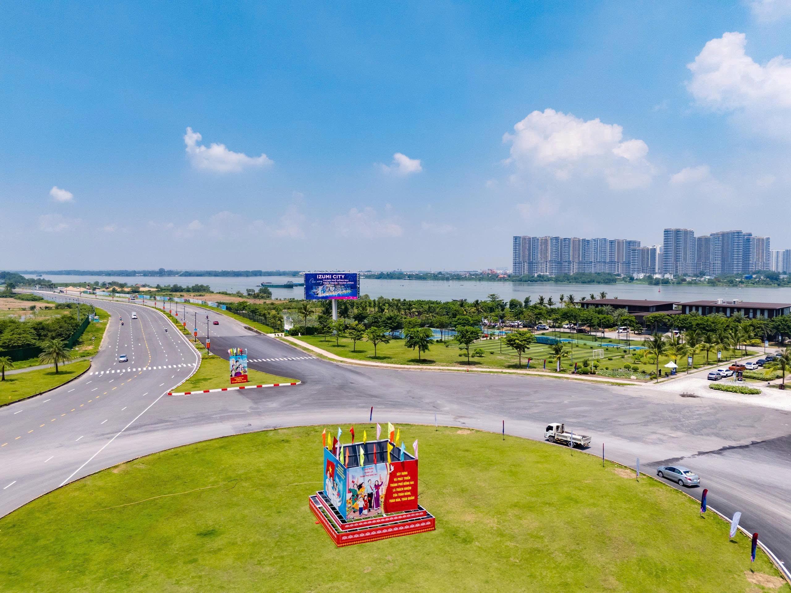 Đại lộ Nguyễn Hữu Cảnh.