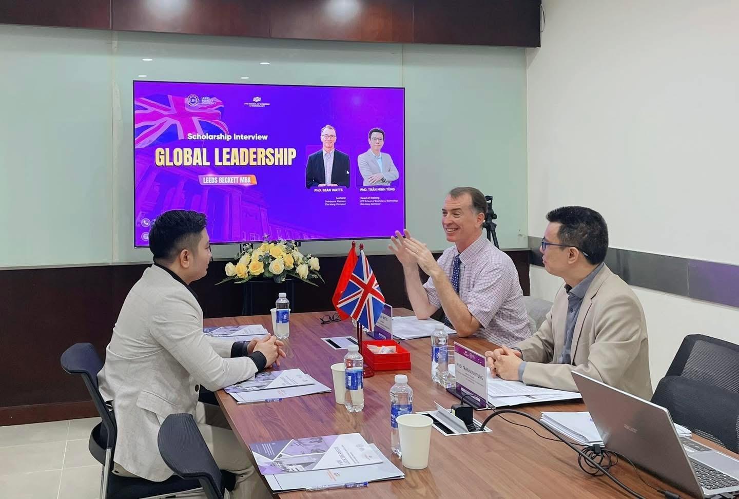 Ứng viên tham gia phỏng vấn học bổng Leeds Beckett MBA tại cơ sở Đà Nẵng. 