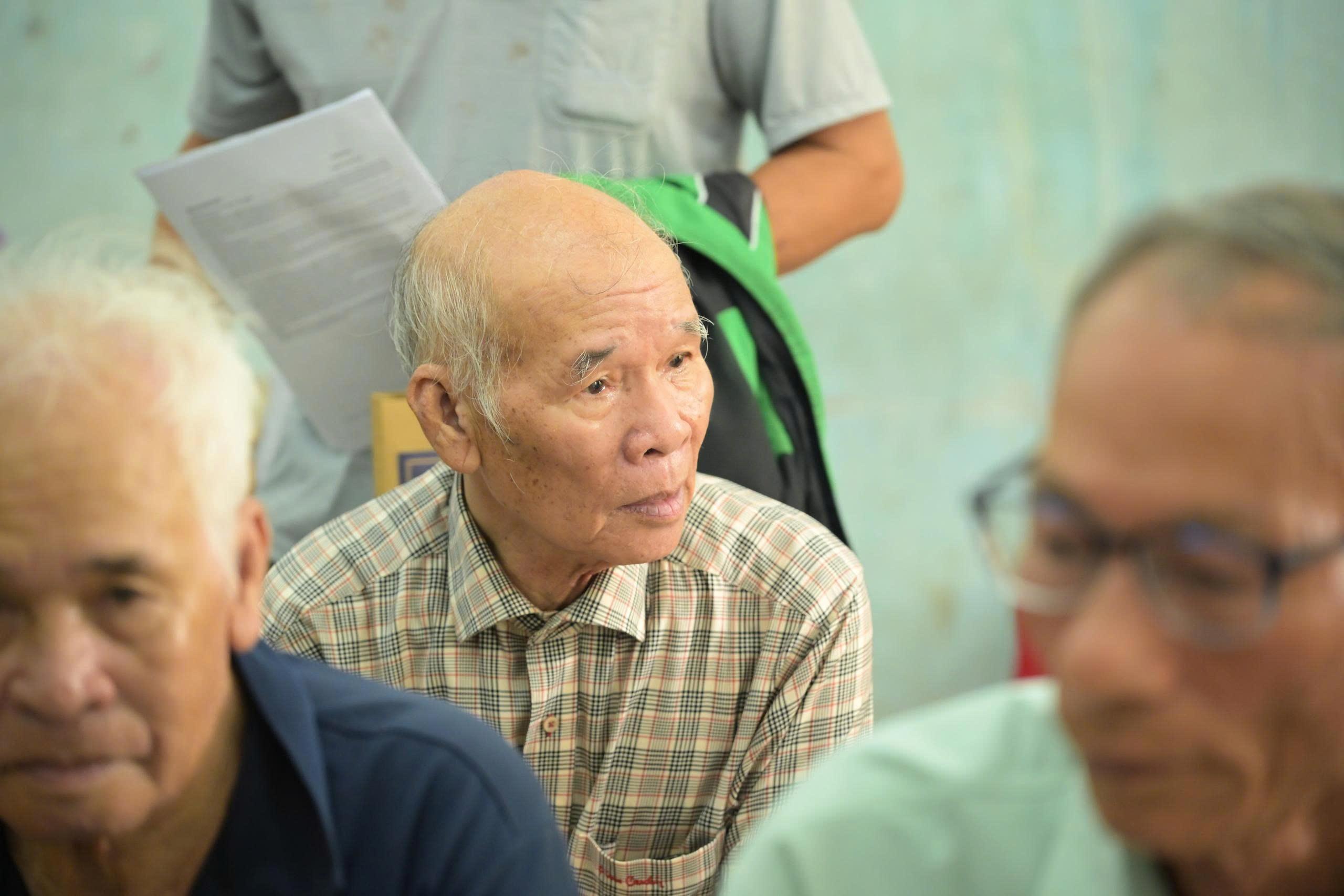 Hơn 60 năm nay, ông Đặng Thạnh vẫn luôn tìm kiếm thông tin hài cốt của 2 anh trai ruột. Ảnh: H.Khánh.