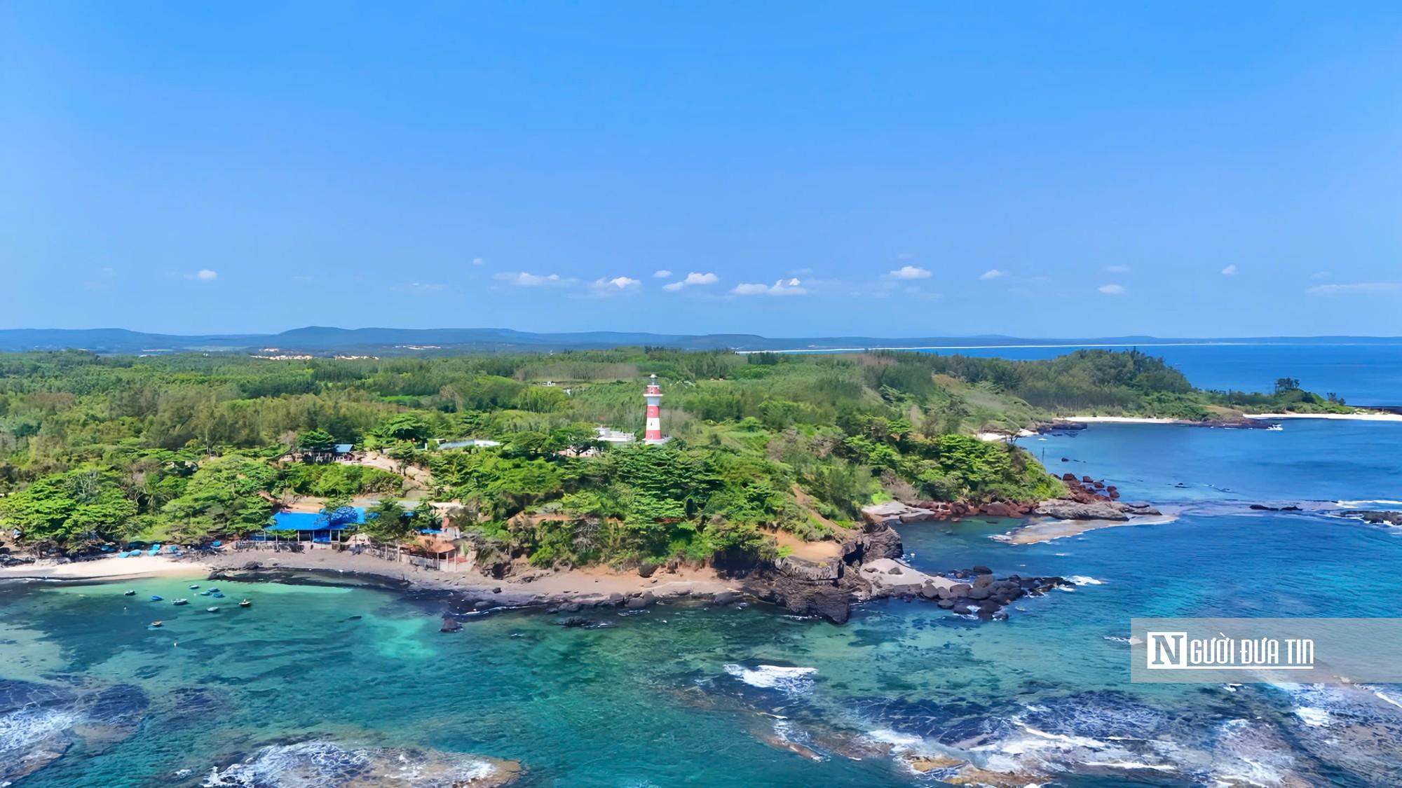Cách trung tâm tỉnh Quảng Ngãi khoảng 30 km, mũi Ba Làng An từ lâu được biết đến là một trong những điểm du lịch nổi tiếng bởi vẻ đẹp hoang sơ cùng cấu trúc địa chất đặc biệt. Tên gọi Ba Làng An bắt nguồn từ ba ngôi làng có chữ "An" trong tên gồm An Hải (xã Bình Châu, huyện Bình Sơn cũ), An Vĩnh và An Kỳ (xã Tịnh Kỳ, thành phố Quảng Ngãi cũ).