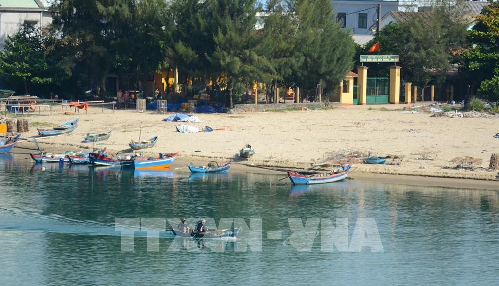Vẻ đẹp hoang sơ, thanh bình cùng hệ sinh thái phong phú đã khiến nơi đây được ví như chốn bồng lai tiên cảnh. Ảnh: Văn Dũng-TTXVN