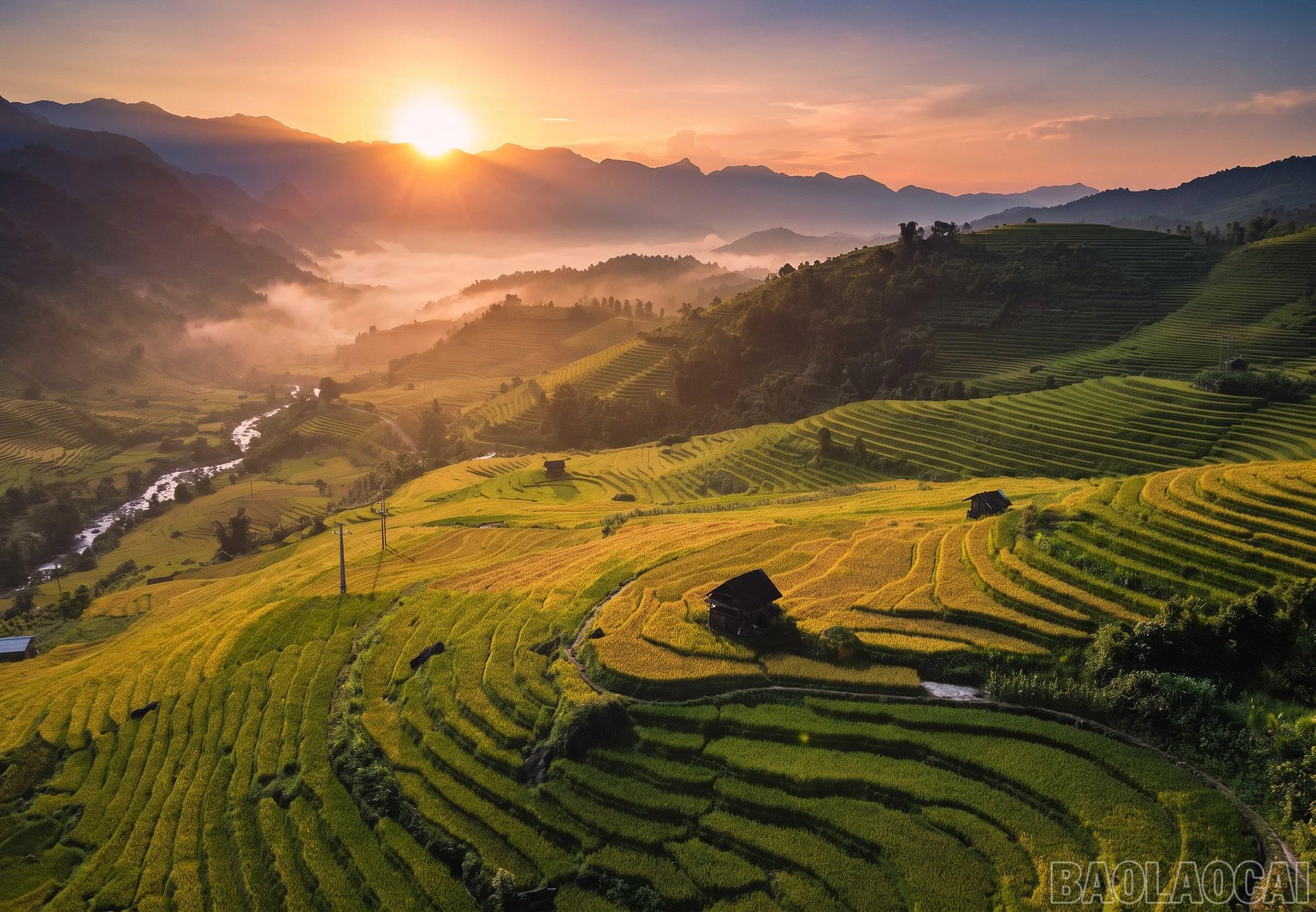 Nằm cách trung tâm Khu du lịch Quốc gia Sa Pa gần 40km, xã Mường Bo (được thành lập trên cơ sở sáp nhập xã Mường Bo và xã Liên Minh) là địa bàn sở hữu hệ thống ruộng bậc thang hùng vĩ, được người dân giữ gìn và bảo tồn nguyên vẹn qua nhiều thế hệ.