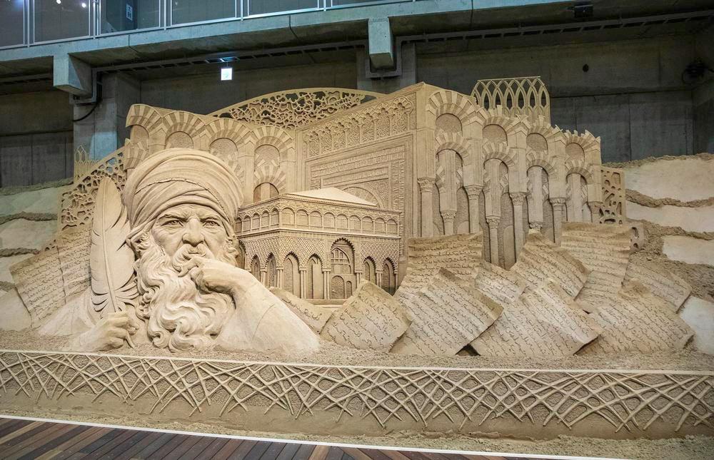 Tượng cát Ibn Rushd (Averroes, 1126–1198) - một triết gia, bác sĩ và học giả Hồi giáo vĩ đại người Andalucia (Tây Ban Nha ngày nay)