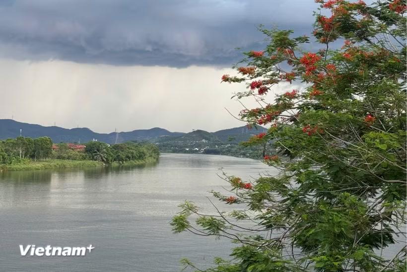 Vẻ đẹp thơ mộng của dòng sông Hương. (Nguồn: Vietnam+)