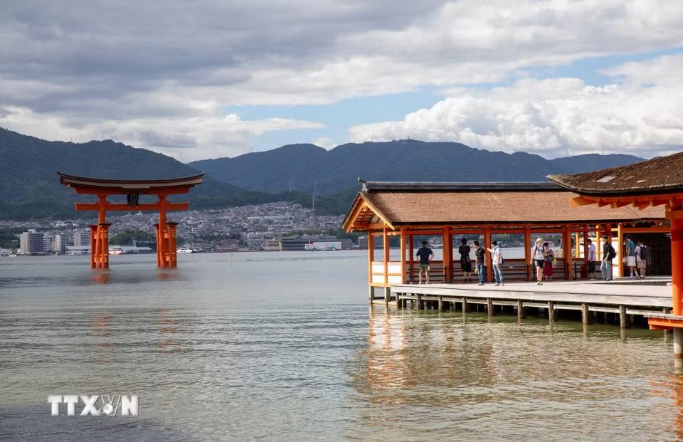Năm 1996, quần thể đền Itsukushima được UNESCO công nhận là Di sản Thế giới. (Ảnh: Xuân Giao/TTXVN)