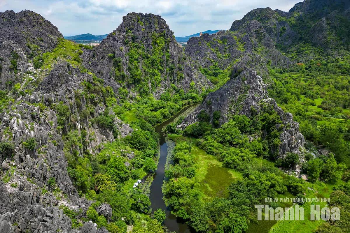 Năm 2009, Kim Sơn được công nhận là danh lam thắng cảnh cấp quốc gia. Hiện nay, nơi đây là một trong những điểm tham quan quan trọng trong tuyến du lịch sông Mã kết nối với Di sản Văn hóa thế giới Thành nhà Hồ, mở thêm cơ hội để Kim Sơn trở thành một mắt xích trong hành trình khám phá các giá trị thiên nhiên, lịch sử và văn hóa đặc sắc của Thanh Hóa.