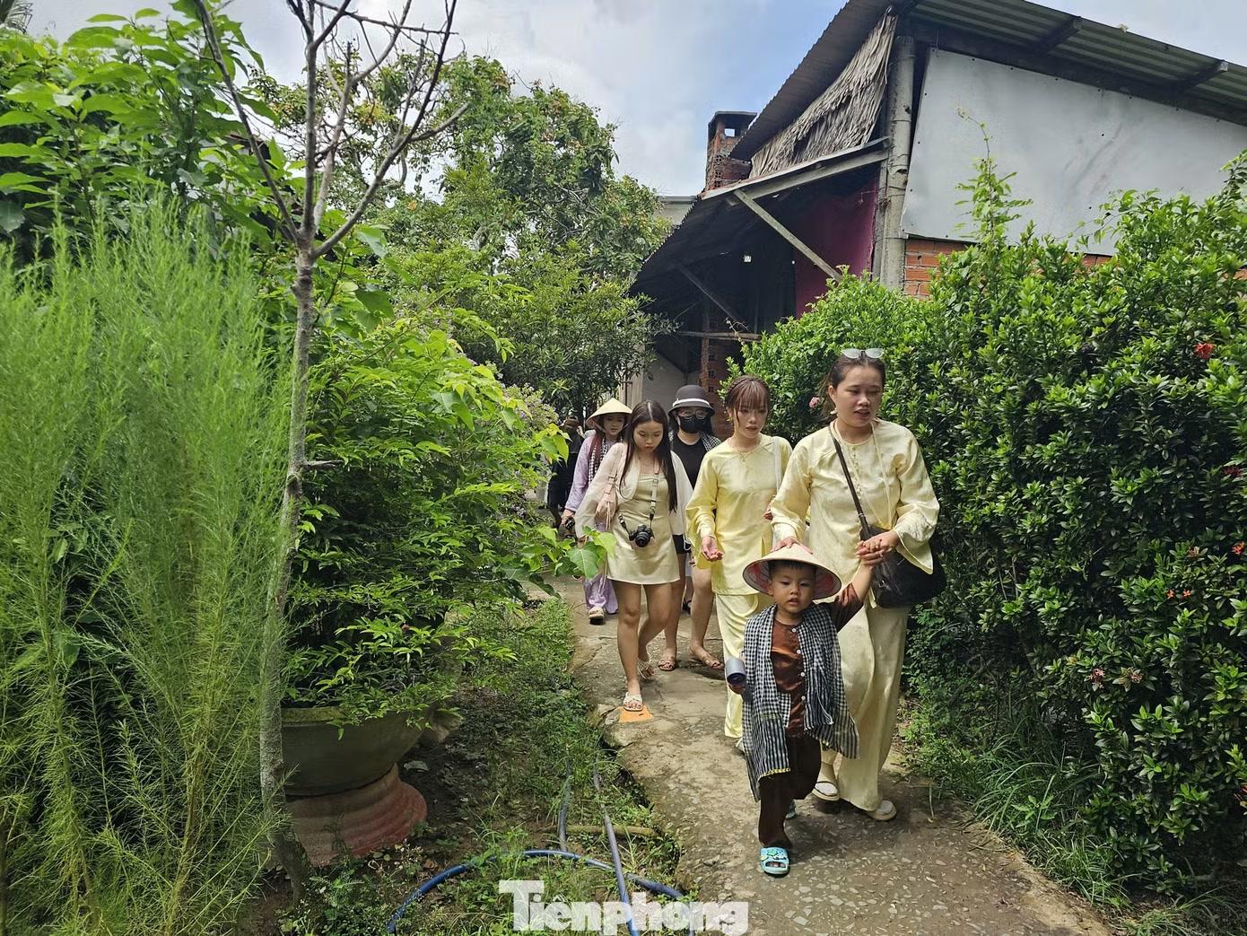 Sông nước, miệt vườn tại cồn Thới Sơn đang trở thành điểm đến được nhiều bạn trẻ thành phố tìm tới trải nghiệm.
