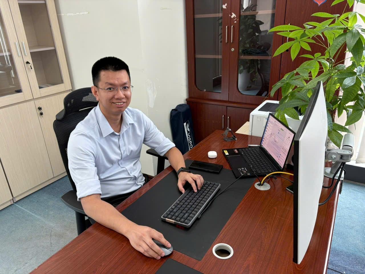  Ông Đỗ Kế Công, Giám đốc Trung tâm Sản phẩm khách hàng Tổ chức doanh nghiệp, Tập đoàn VNPT. 