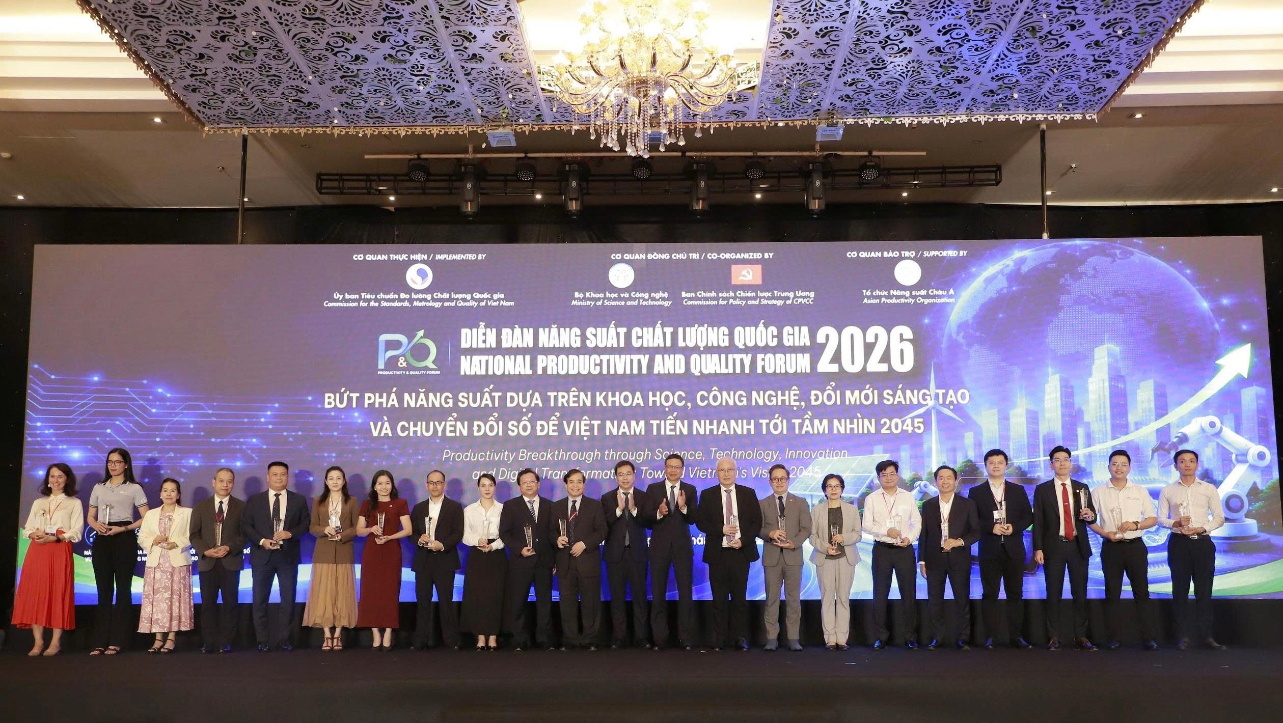 Diễn giả và đại diện các doanh nghiệp tham gia Diễn đàn Năng suất Chất lượng Quốc gia 2026.