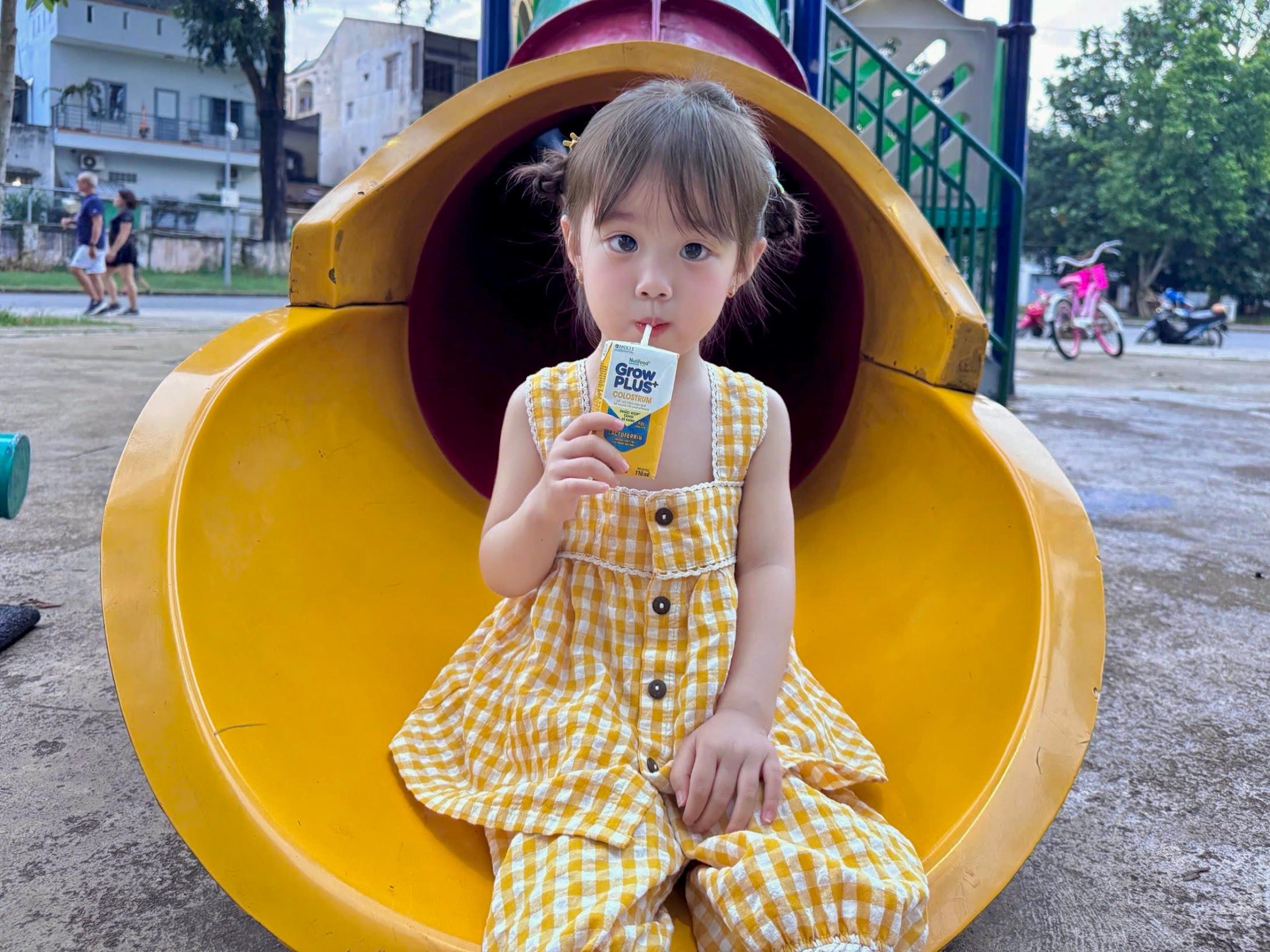  Nutifood GrowPLUS+ Colostrum Lactoferrin chứa công thức phức hợp tăng đề kháng cho bé. 