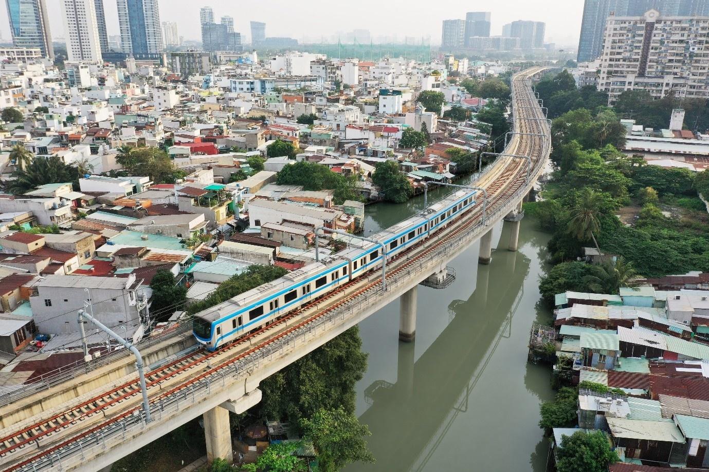  Tiếp nối thành công của metro số 1, metro số 4 sẽ là động lực thúc đẩy tăng trưởng khu nam. Ảnh: Quốc Dũng. 