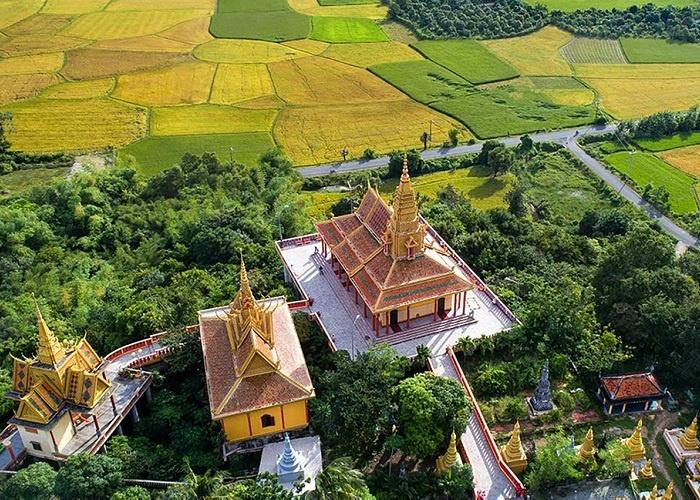 Tổng quan vẻ đẹp của ngôi chùa Tà Pạ nhìn từ trên cao