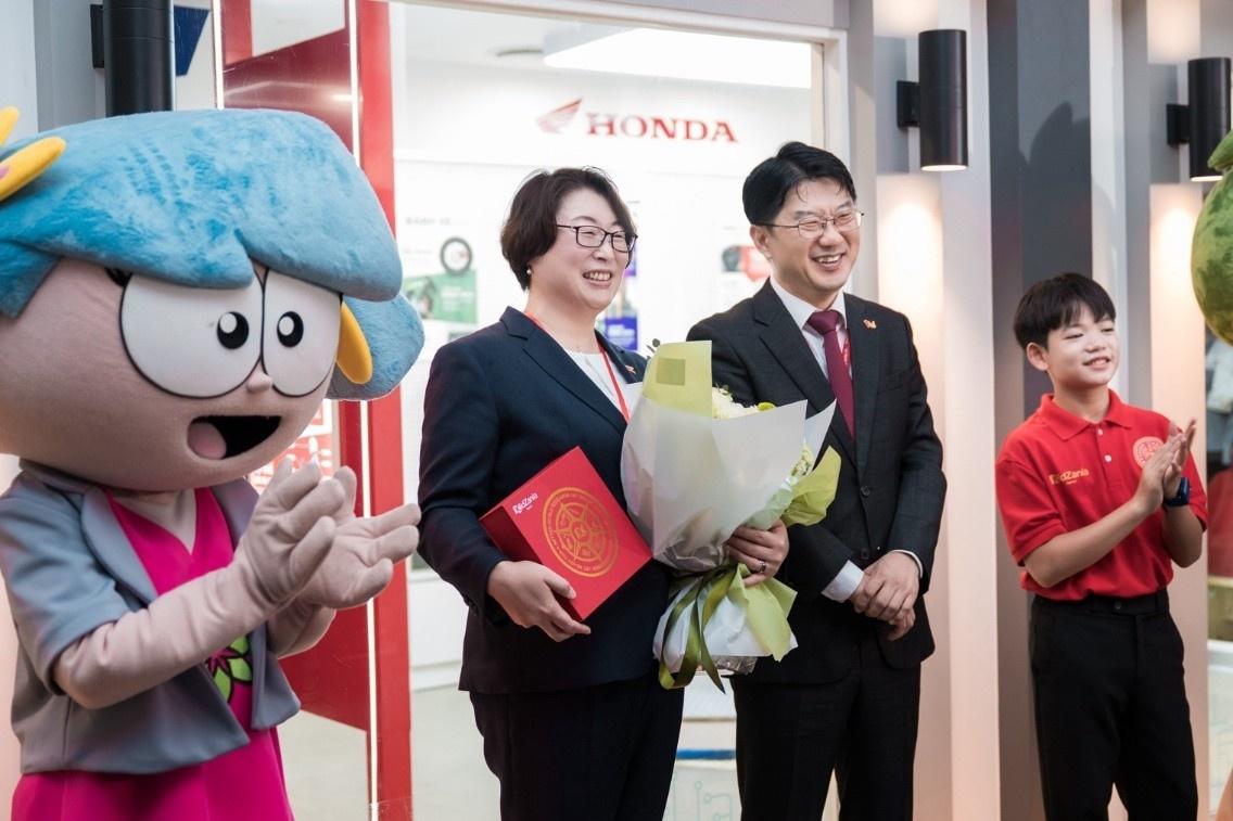 Công ty Honda Việt Nam (HVN) hợp tác cùng KidZania Hà Nội ra mắt Trung tâm Công nghệ Xe máy điện Honda.