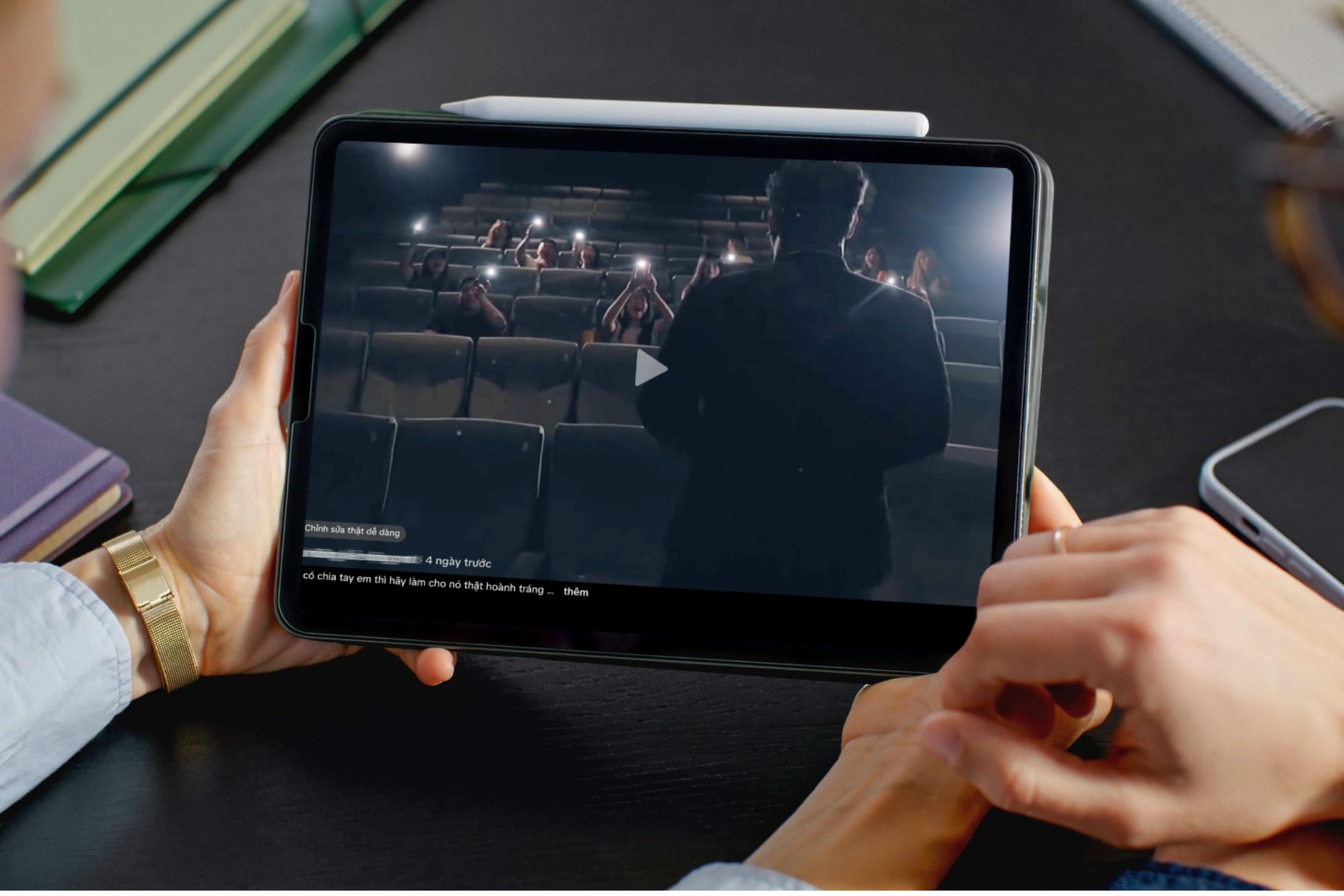  Khoảnh khắc cầu hôn diễn ra ở rạp Galaxy CineO tại Vincom Plaza Đan Phượng ghi nhận gần 3 triệu lượt xem trên mạng xã hội. 
