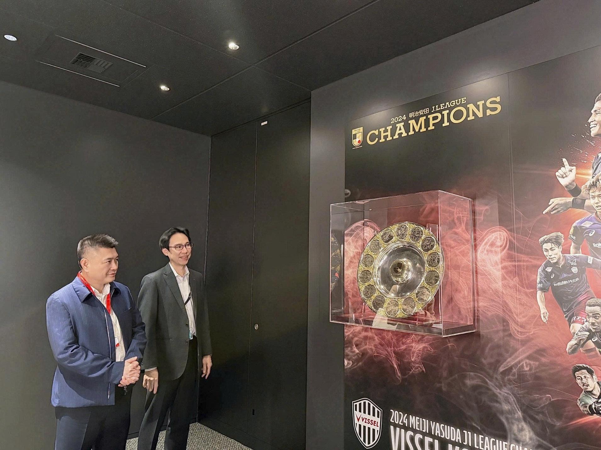  Ông Nguyễn Đức Thụy tham quan, tìm hiểu mô hình J.League tại Nhật Bản hồi tháng 11/2025.
