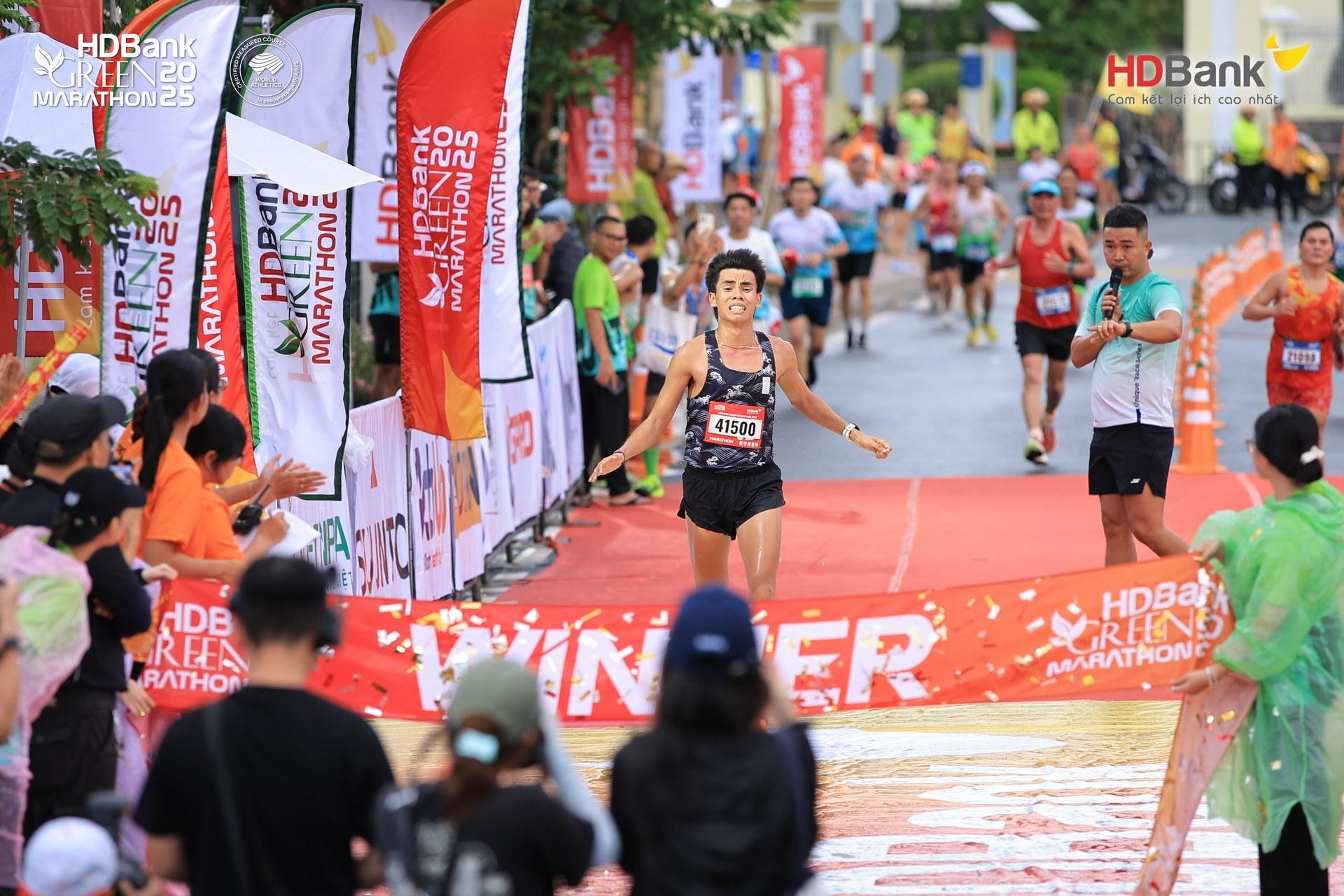 HDBank Green Marathon trở thành điểm hẹn quen thuộc của đông đảo cộng đồng yêu chạy bộ.