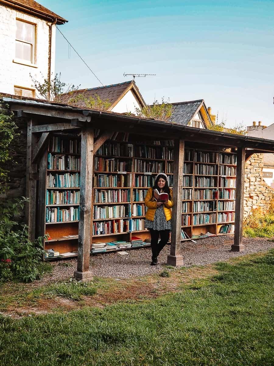  Hơn 20 hiệu sách nằm dọc những con phố nhỏ của Hay-on-Wye. Ảnh: Thethirdeyetraveller.