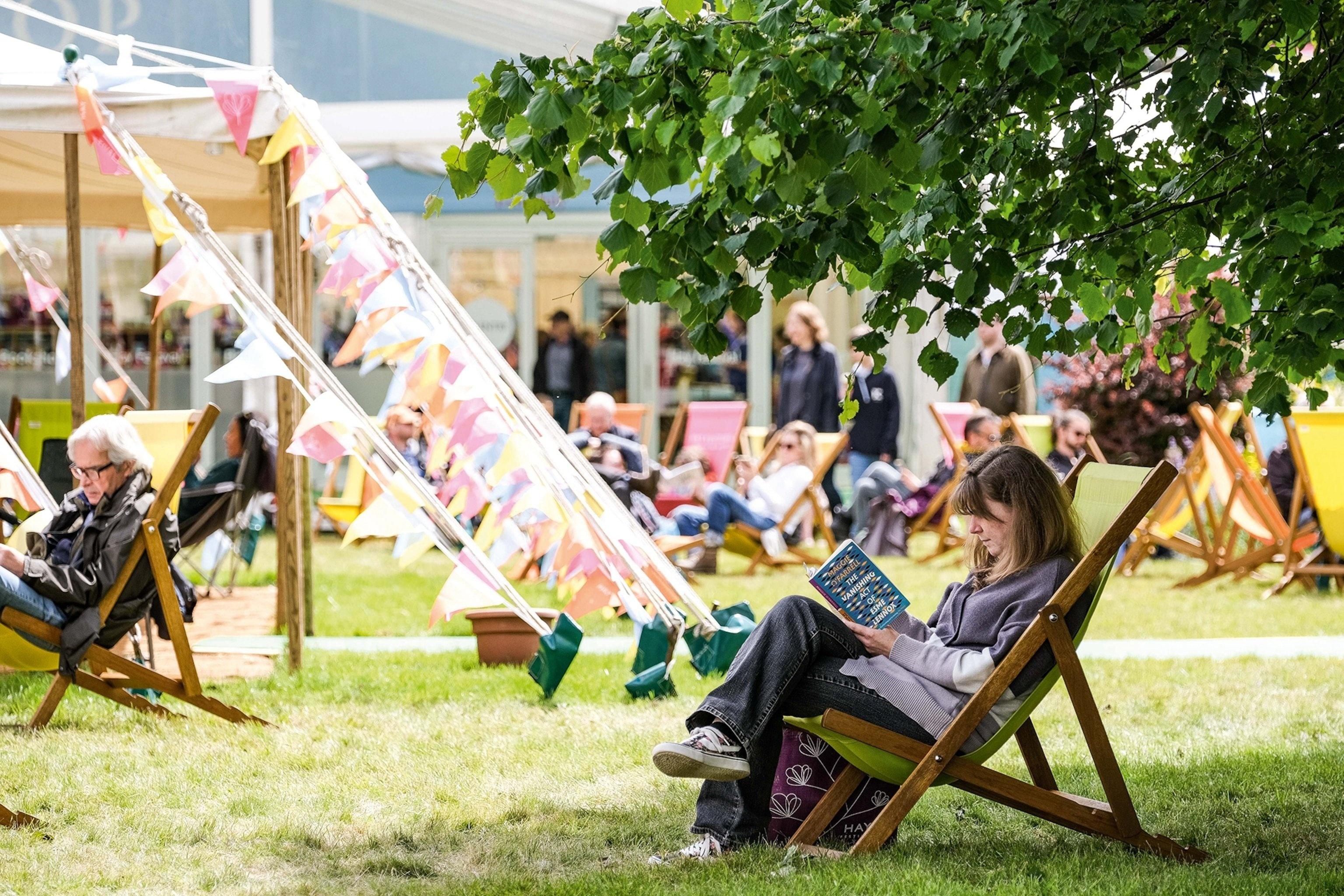 Hay-on-Wye vào dịp lễ hội Hay Festival vô cùng sôi động. Ảnh: Guardian/Hay Festival.