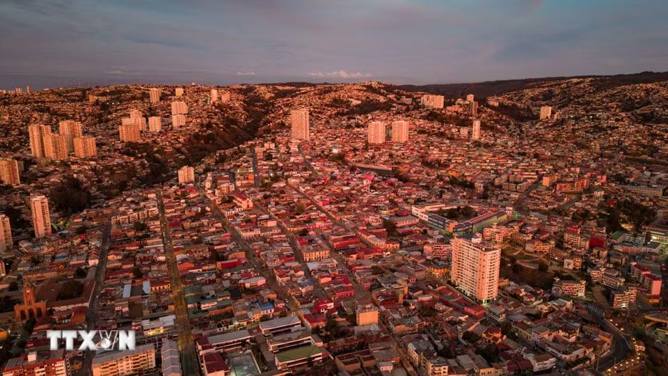 Quang cảnh thành phố Valparaiso, Chile. (Ảnh: THX/TTXVN phát)