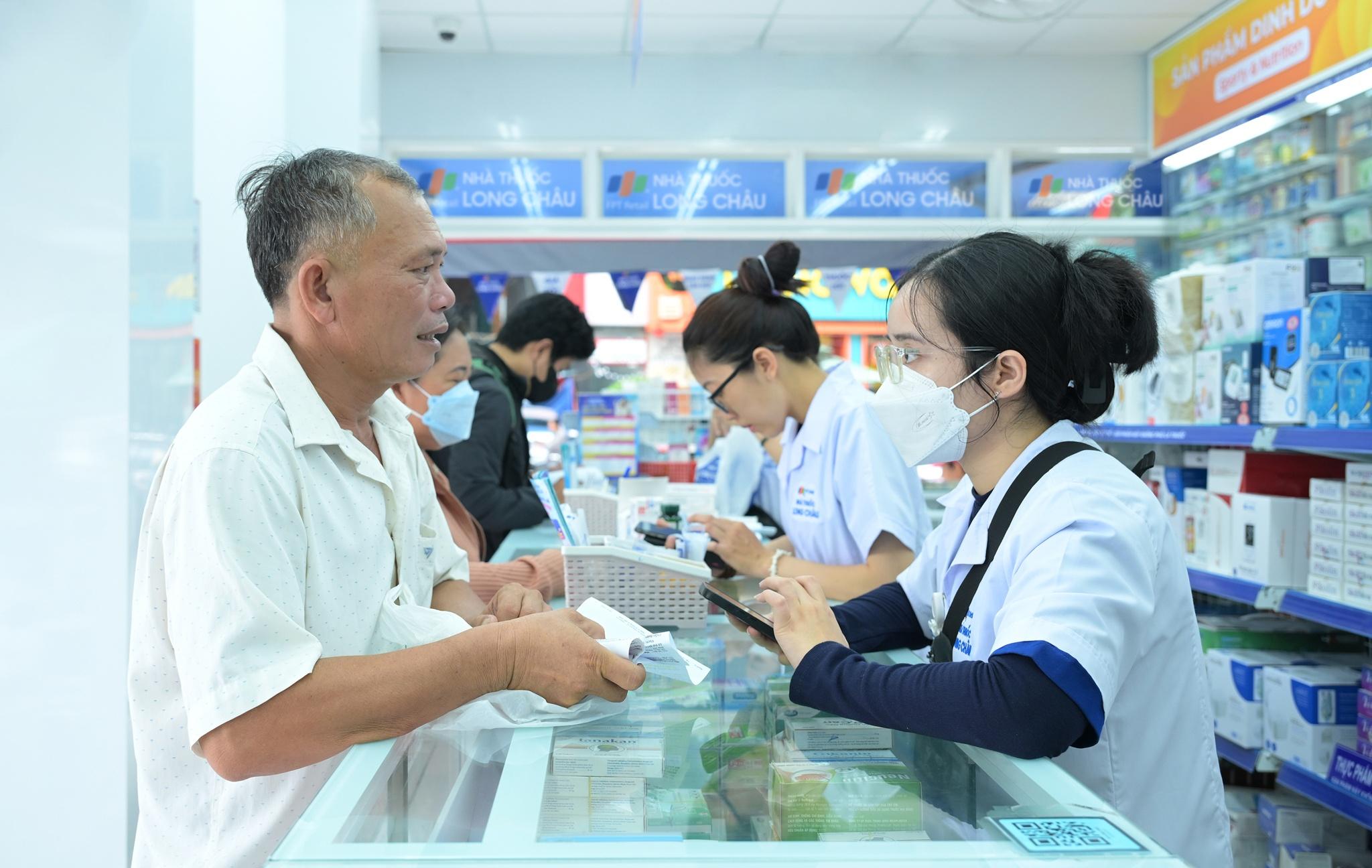 Với mạng lưới rộng khắp cùng đội ngũ chuyên viên y tế vững chuyên môn, Long Châu đồng hành người dân trong phát hiện sớm các yếu tố nguy cơ và chủ động quản lý sức khỏe tim mạch.
