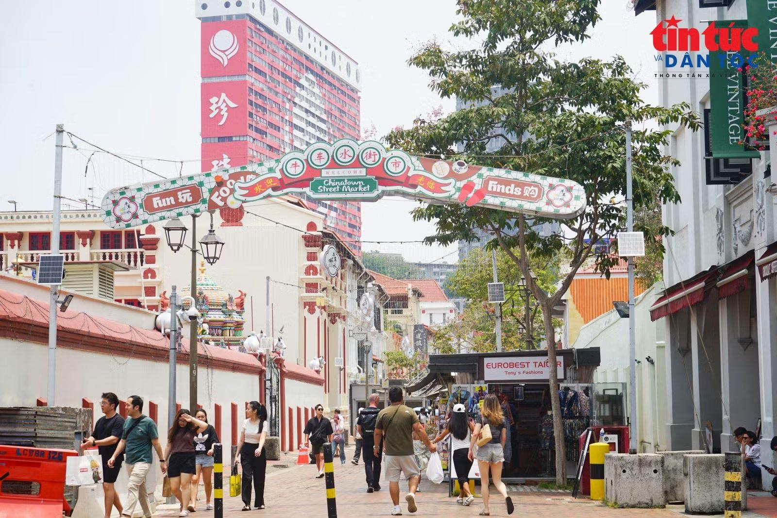 Chinatown giữa lòng Singapore là điểm đến hấp dẫn du khách quốc tế bởi sự giao thoa đặc sắc giữa văn hóa, ẩm thực, mua sắm và đời sống đô thị.
