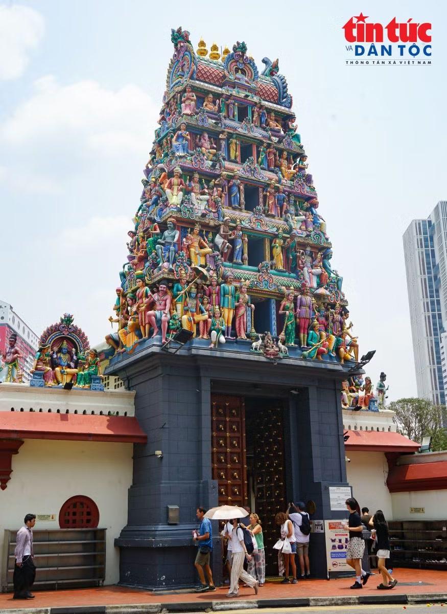 Đền Sri Mariamman mang đậm dấu ấn Hindu, là ngôi đền Hindu cổ nhất Singapore.