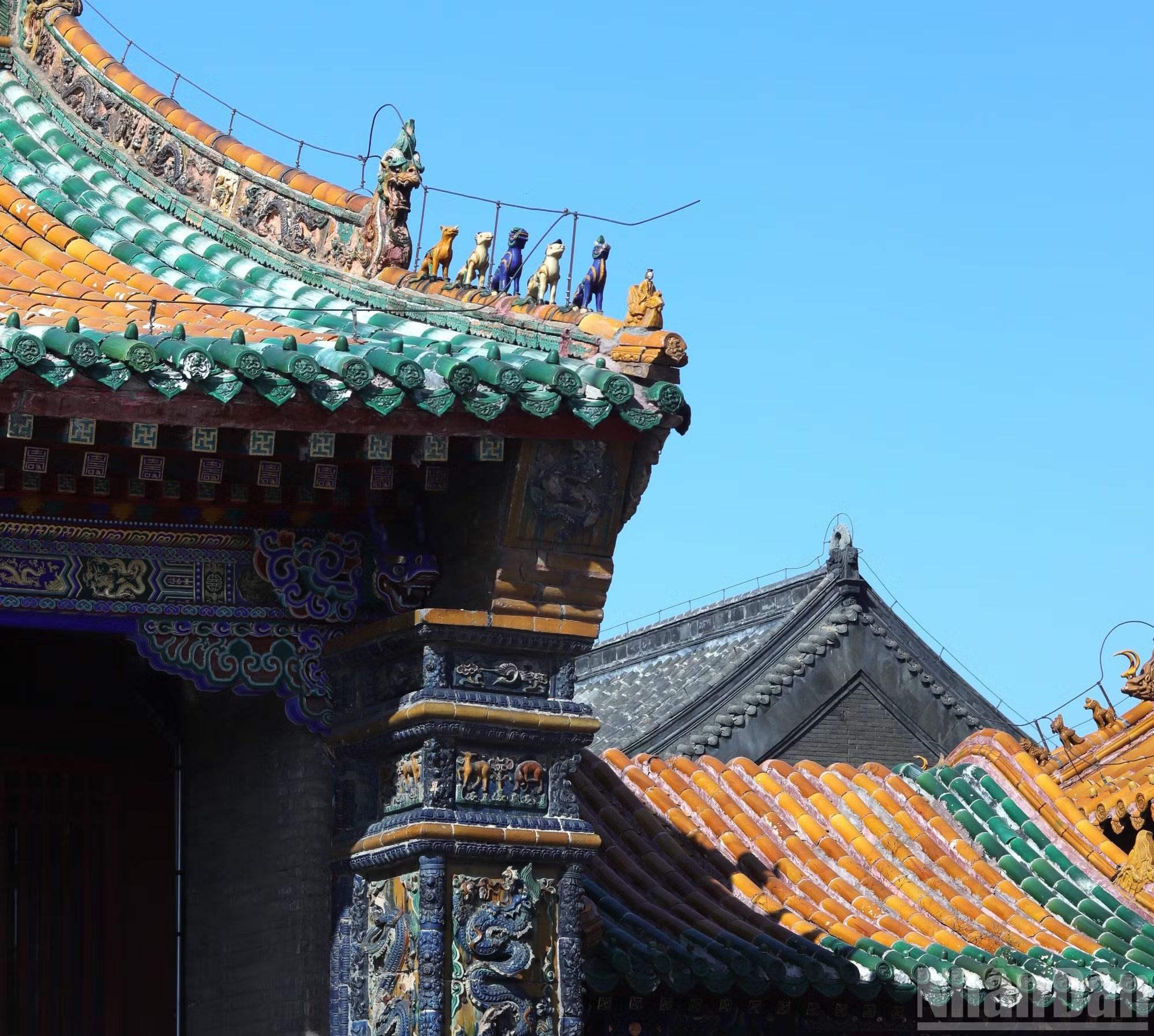 Mỗi căn phòng lớn nhỏ đều có những con thú - số lượng và chủng loại tượng trưng cho quyền lực và cấp phẩm của chủ nhân sống trong đó.
