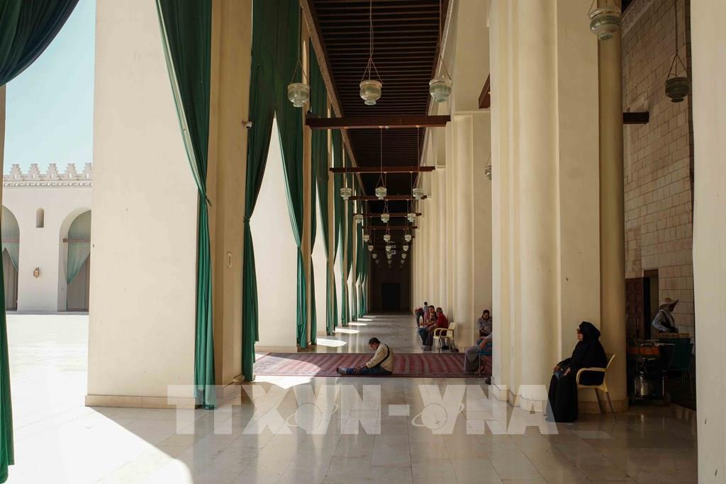 Người dân Ai Cập cầu nguyện tại nhà thờ al-Hakim. Ảnh: Hoàng Nhật - PV TTXVN tại Ai Cập