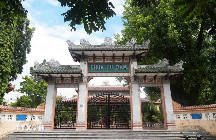 Cổng tam quan của chùa Từ Đàm, thành phố Huế. (Ảnh: Nguyên Lý/TTXVN)