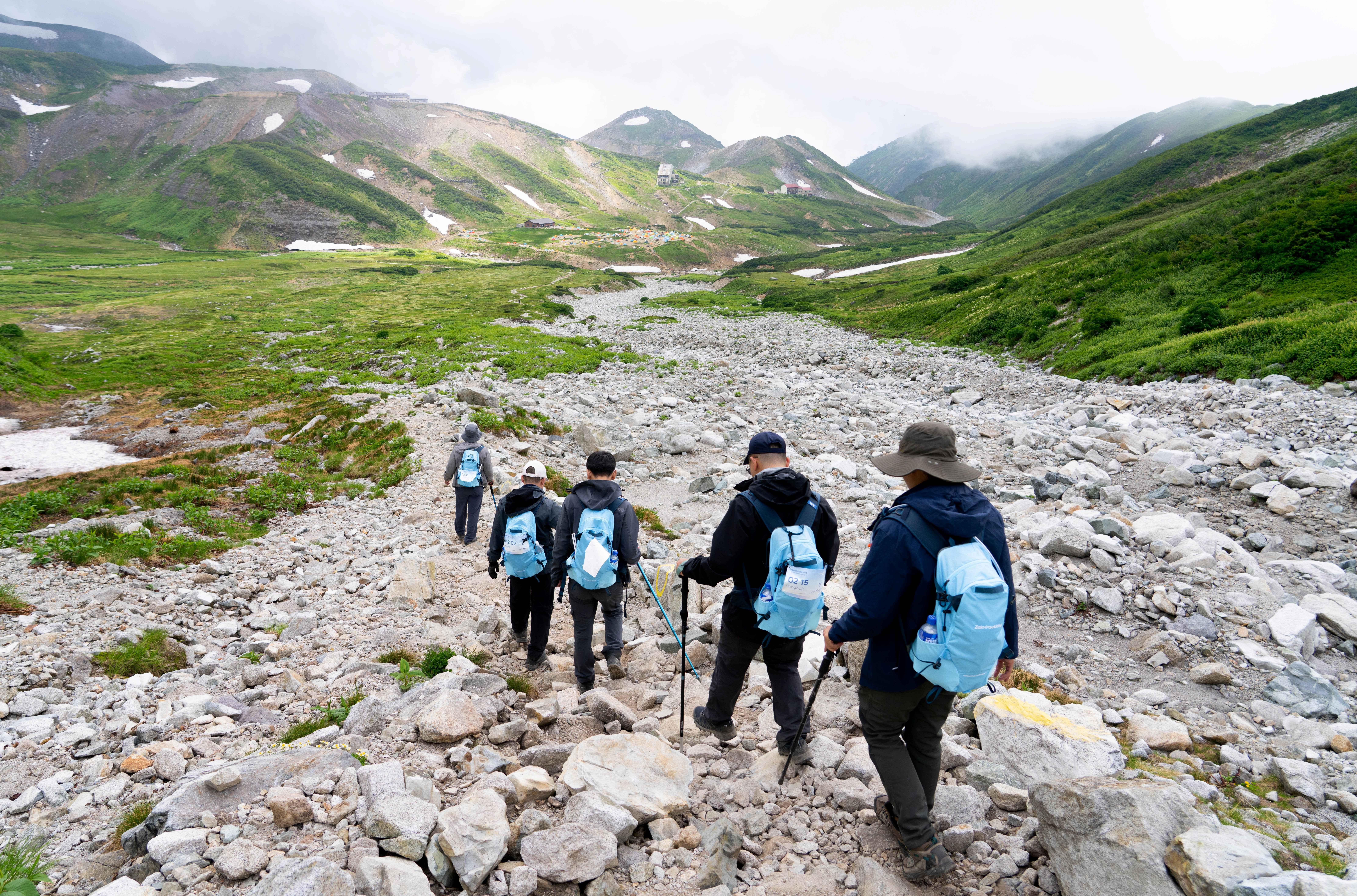 Những đoạn xuống dốc liên tục trên cung trek.