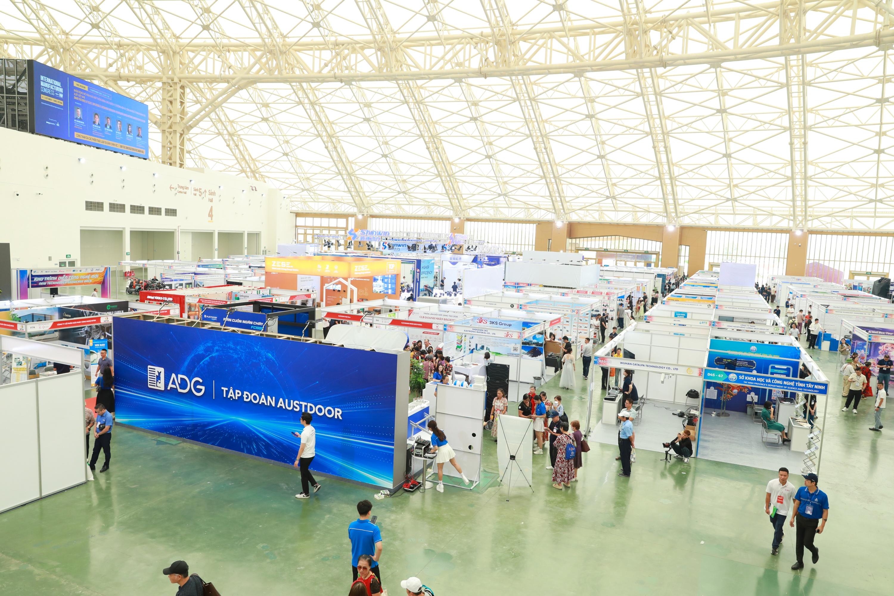  Gian hàng của Tập đoàn Austdoor nổi bật tại triển lãm VIEEXPO 2026. 