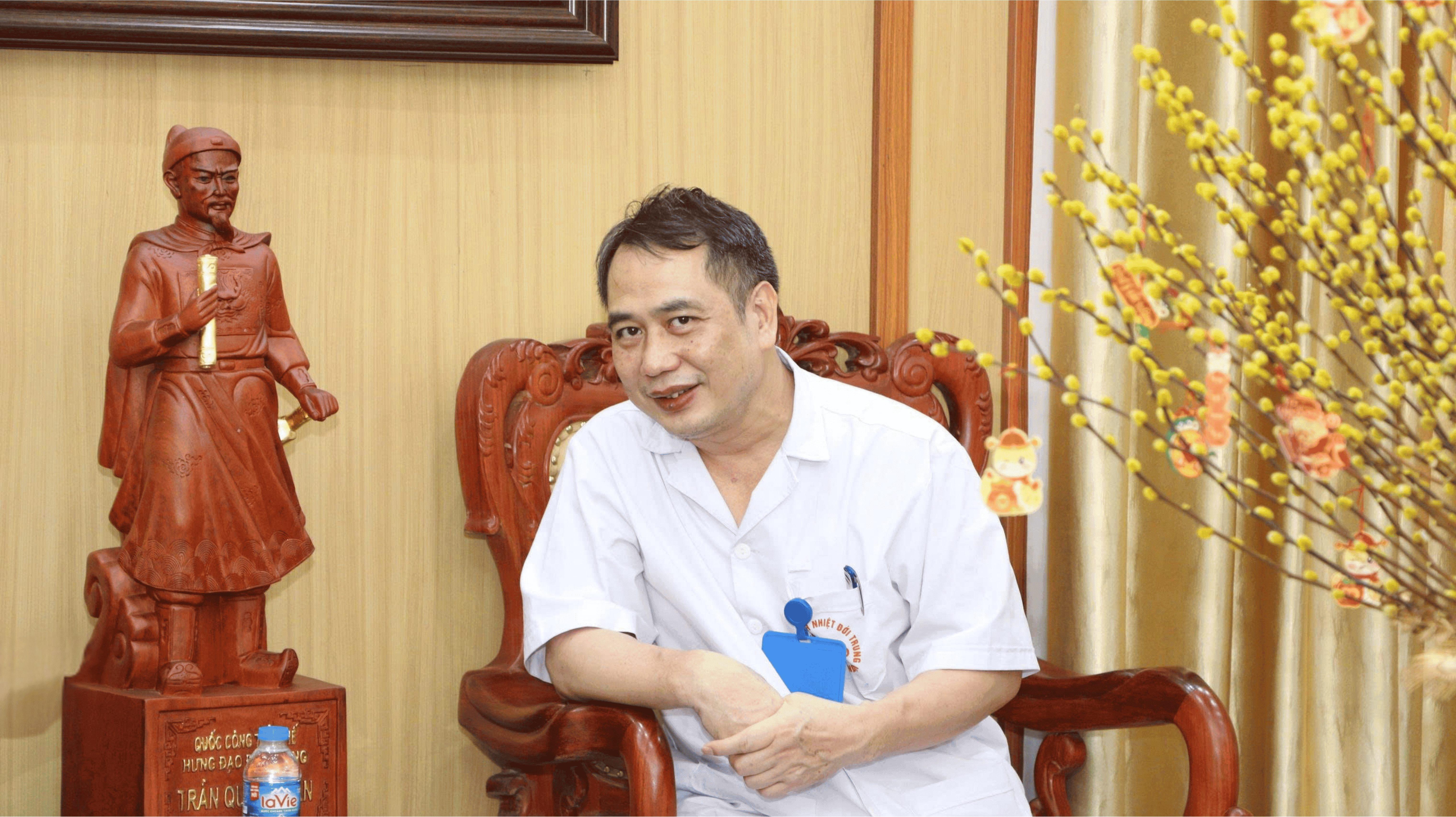  Thạc sĩ, bác sĩ chuyên khoa II Nguyễn Trung Cấp, Phó giám đốc Bệnh viện Bệnh Nhiệt đới Trung ương. 