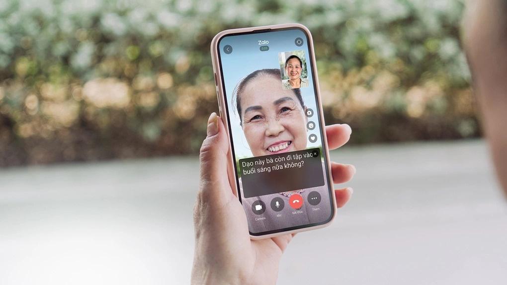  Tính năng Call Caption (Phụ đề cuộc gọi video) trên Zalo hỗ trợ người lớn tuổi, người suy giảm thính lực theo dõi cuộc trò chuyện. 